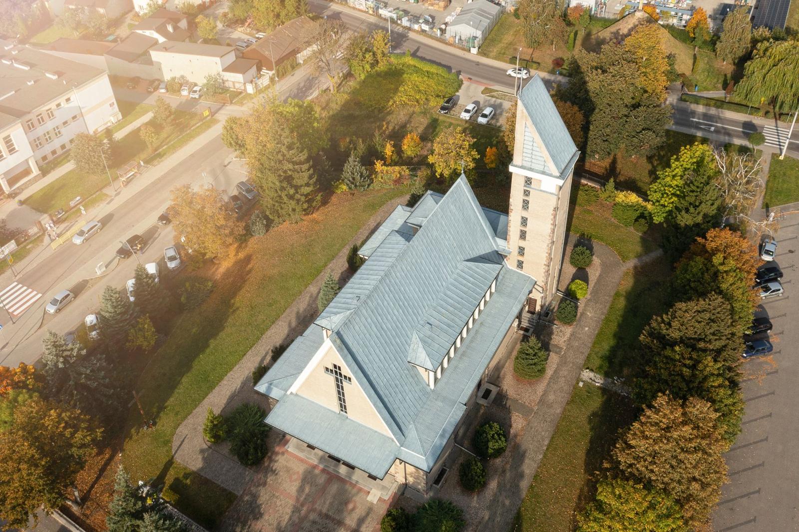 Kościół i okolica